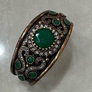 Elegant Green and Gold Women's Bracelet